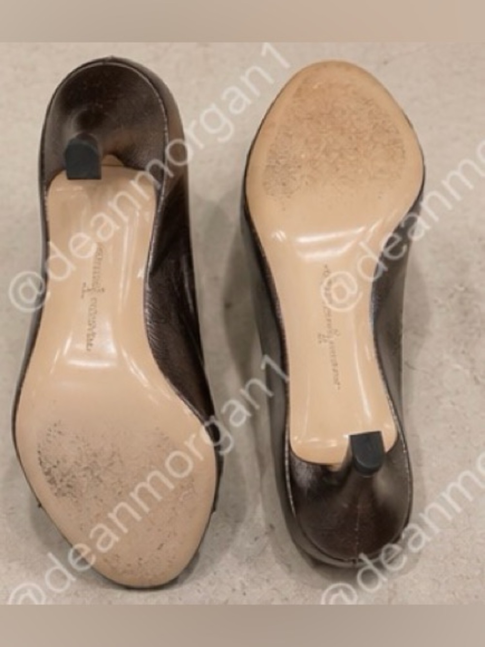 SALVATORE FERRAGAMO RIBES 70
METALLIC BRONZE VARA BOW PEEP
TOE PUMPS 6.5 B - Picture 8 of 15